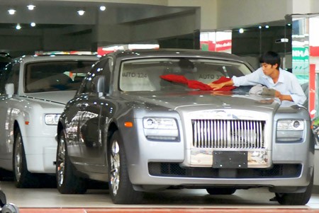 An automobile shop in District 5, Ho Chi Minh City. (Photo: SGGP)